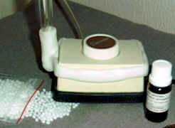 Montage fini et billes de plastique � mouler